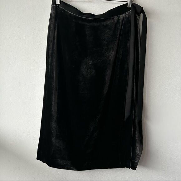 Banana republic Elegant Black Velvet Skirt - Picture 2 of 13